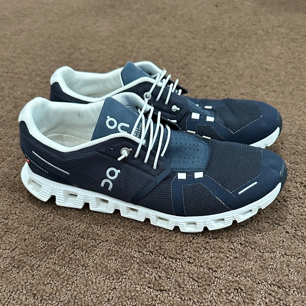 On Running Cloud 6 Athletic Shoes in Navy and White